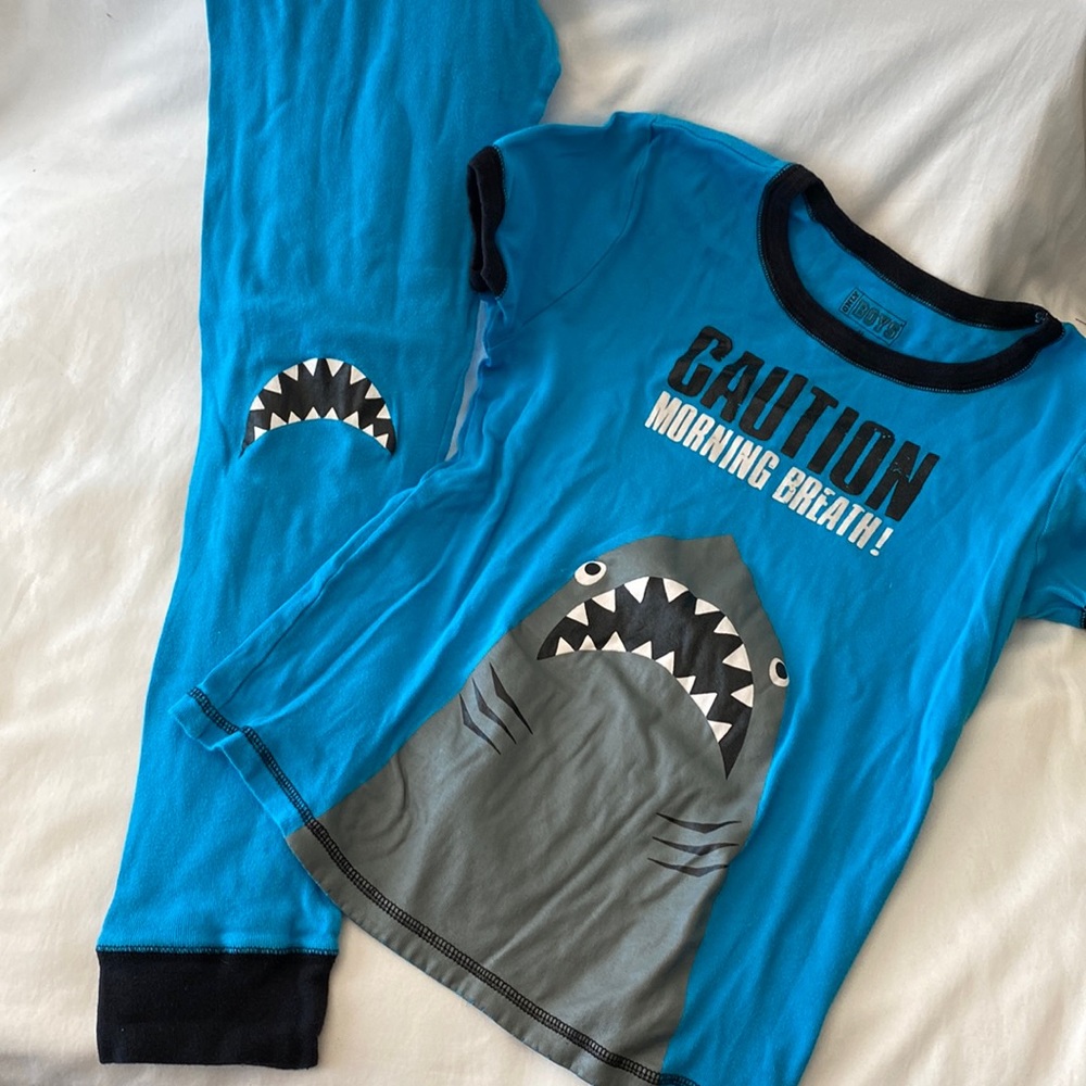 Shark 2 piece pjs
